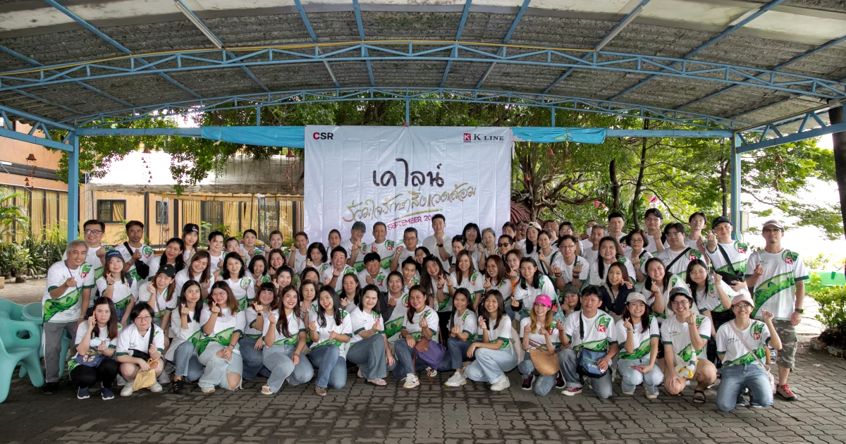 ตัวแทนพนักงานร่วมถ่ายภาพร่วมกัน