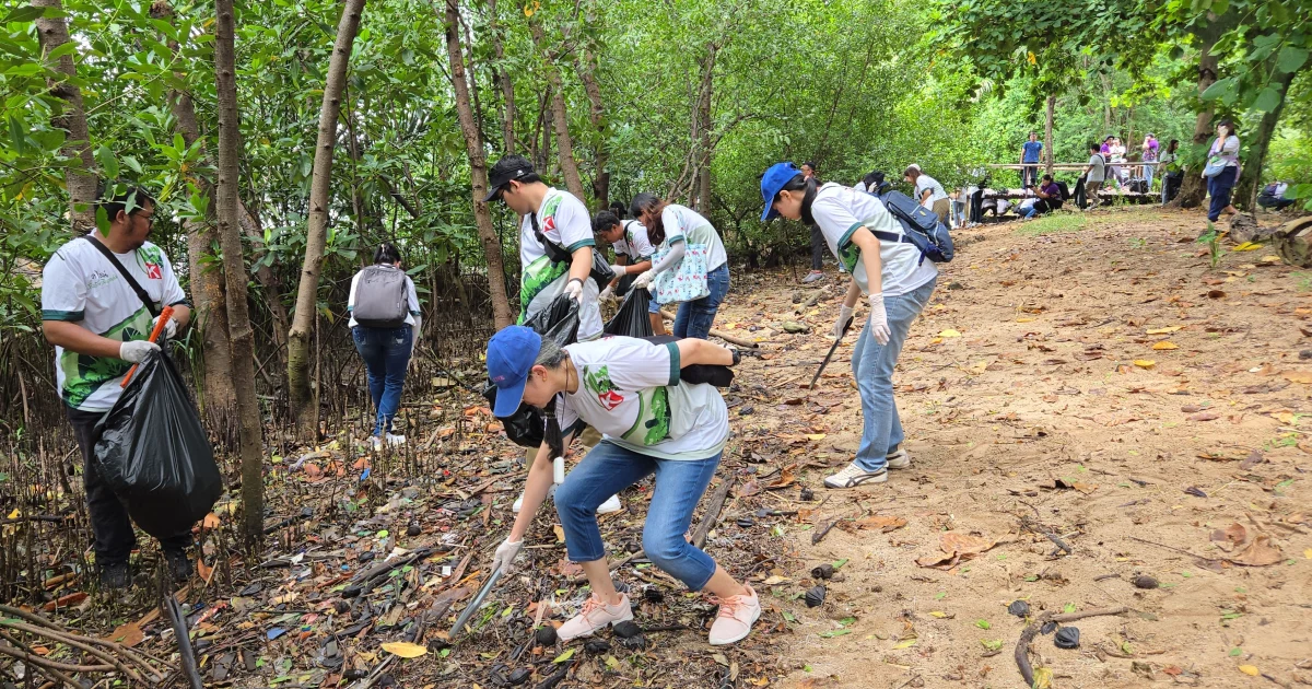 กิจกรรมเก็บขยะบริเวณ หาดบางกะเจ้า ริมแม่น้ำเจ้าพระยา
